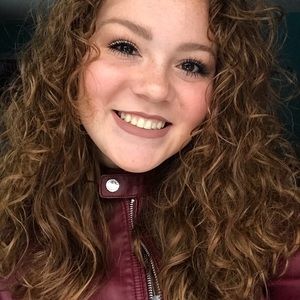 Meet your Posher, Chloe